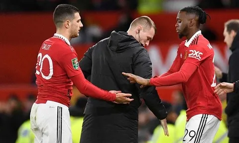 Ten Hag giãi bày về cơn đau đầu dễ chịu tại Man Utd