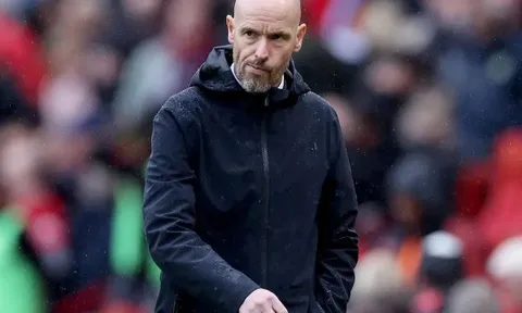 Ten Hag giận dữ với 3 quyết định của trọng tài