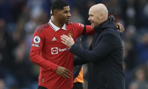 Ten Hag giúp MU chơi biến hóa