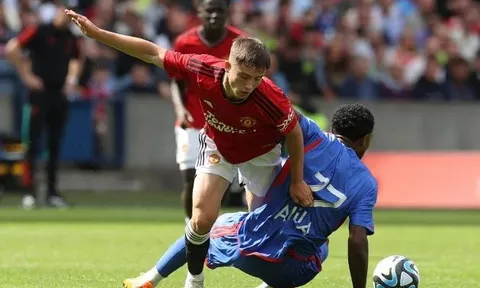 Ten Hag khai quật một Martinez khác cho Man United