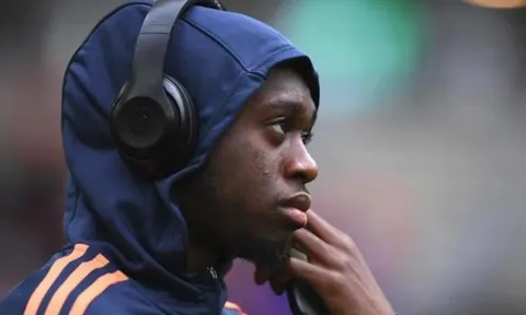 Ten Hag làm rõ 'bí ẩn' về Wan-Bissaka