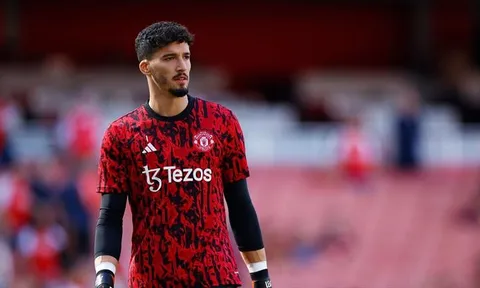 Ten Hag nêu lý do không sử dụng Altay Bayindir