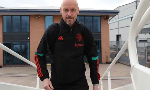 Ten Hag ngạo nghễ dẫn đầu đoàn quân đến Wembley