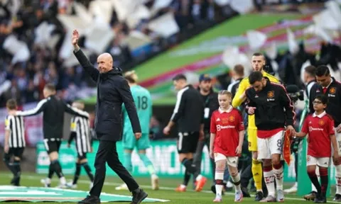 Ten Hag nói lý do loại Sancho, chọn Antony