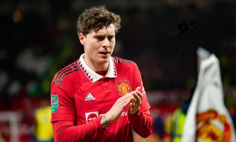 Ten Hag nói rõ lý do dùng Lindelof ở vị trí tiền vệ