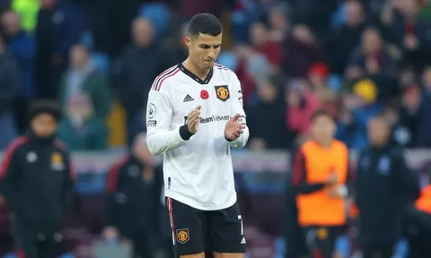Ten Hag phát cáu vì 'chiến thuật Ronaldo'