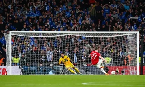Ten Hag phũ phàng từ chối Weghorst ở loạt sút luân lưu