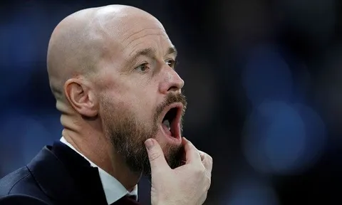 "Tôi hy vọng Ten Hag sẽ quỳ xuống và xin lỗi Cristiano Ronaldo"