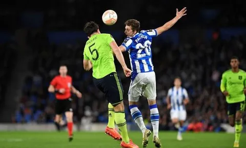 Ten Hag thử nghiệm gây sốc, M.U soán ngôi bất thành
