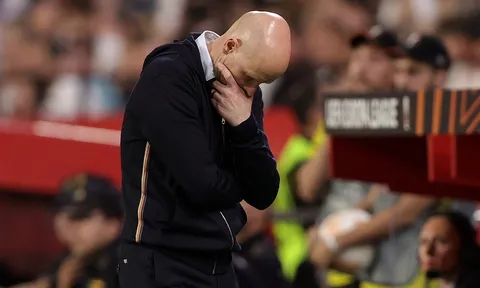 "Rõ ràng là Ten Hag đang chật vật với cậu ấy"