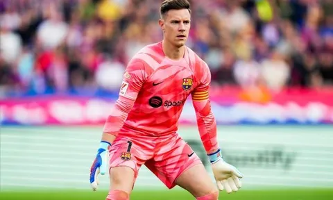 Ter Stegen sẽ phẫu thuật, Barca lo sốt vó
