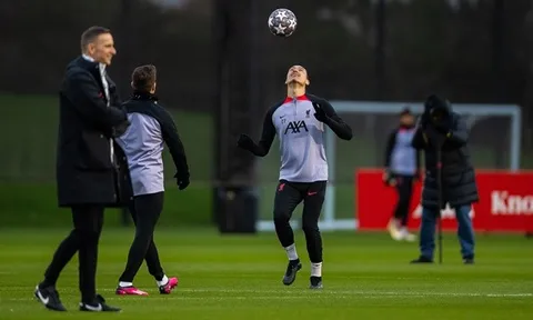 Thái độ của Van Dijk; Liverpool nhận cú hích to lớn