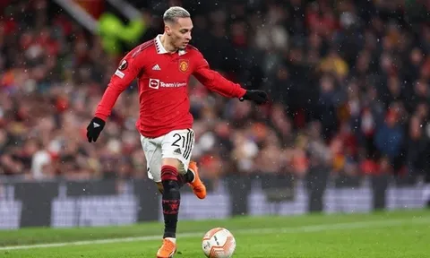 Ferdinand nêu bật điểm hạn chế lớn của bộ đôi bom tấn Man Utd