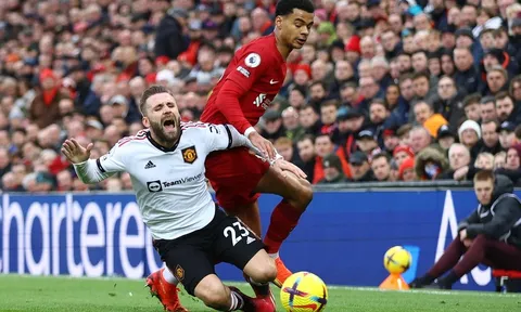 Thảm bại trước Liverpool là cái tát cho MU