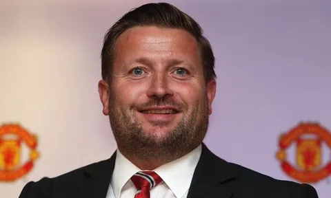 Thầm lặng nhưng triệt để, CEO kéo Man Utd khỏi đống tro tàn