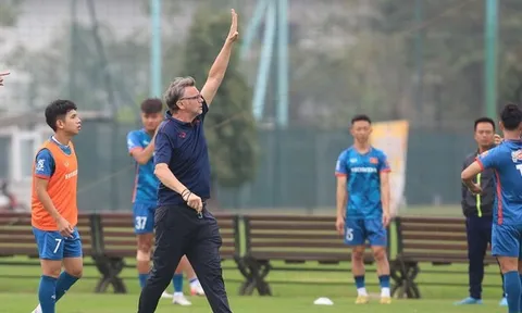 Tham vọng và nghịch lý của HLV Troussier