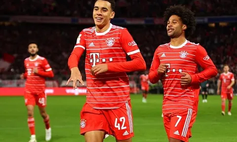 Thần đồng 19 tuổi 'phá đảo' Bundesliga