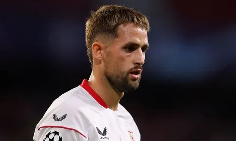 Thần đồng một thời của Man Utd lận đận