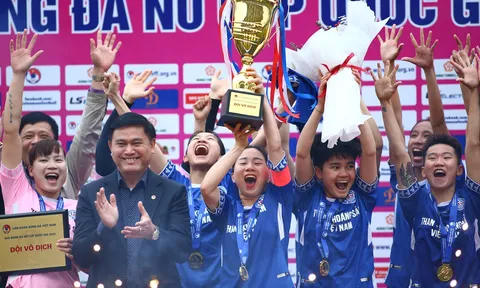 Than KSVN đăng quang cúp Quốc gia sau loạt 'đấu súng'