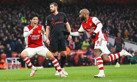 Thắng tưng bừng trên sân nhà, Arsenal phả hơi nóng vào top 4