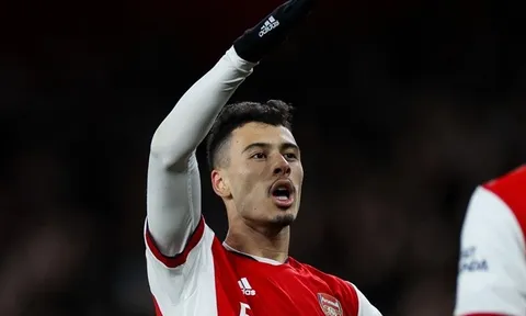 Thắng West Ham, Tomiyasu nhận xét Martinelli