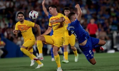 Thấy gì từ cú vấp của Barcelona?