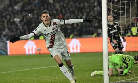 Thay người đẳng cấp, Alonso giữ mạch bất bại cho Leverkusen