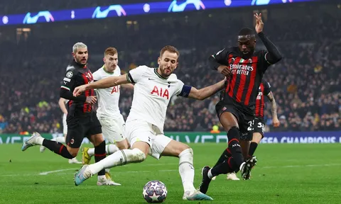 Thầy trò Conte bị CĐV nhà la ó vì thi đấu kém cỏi