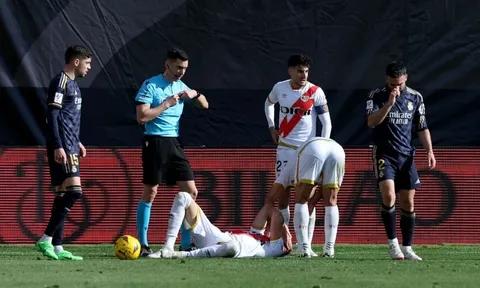 Thẻ đỏ của Dani Carvajal làm trầm trọng thêm vấn đề của Real