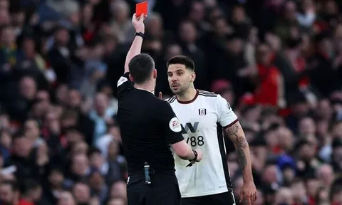 CHÍNH THỨC! FA ra 4 án phạt nặng sau sự cố ở trận M.U - Fulham