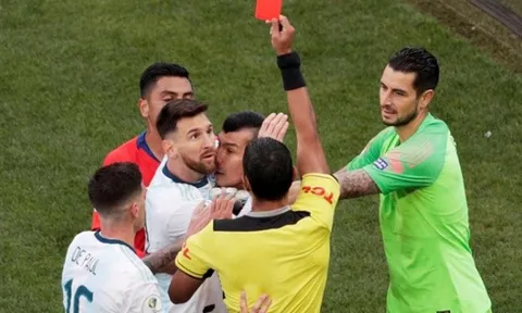 Thế lực từng gieo sầu cho Messi, Ronaldo sa sút không phanh