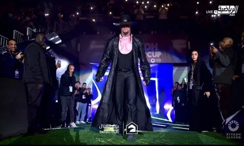 The Undertaker "chiếm sóng" ở Ả Rập, Ronaldo phản ứng khoái chí