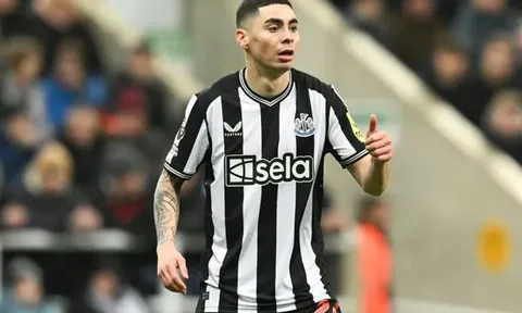 Thêm trụ cột Newcastle được hỏi mua