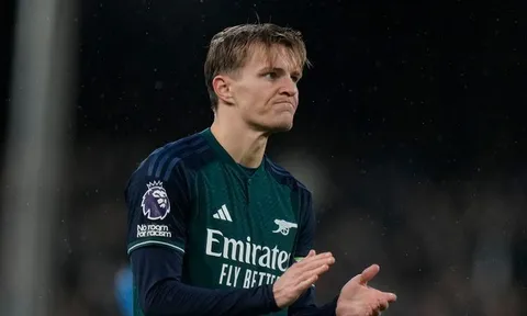 Thi đấu thất vọng nhưng Neville vẫn tin Arsenal vô địch Premier League