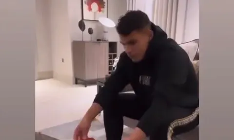 AC Milan tặng món quà đặc biệt cho Thiago Silva