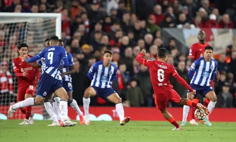 Thiago với cú vung chân xua tan áp lực