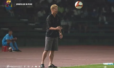 Thời trang độc lạ của huyền thoại bóng đá Nhật Bản tại SEA Games 32
