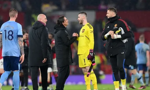 Thomas Frank ngả mũ với De Gea