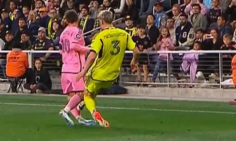 Thót tim với pha vào bóng triệt hạ Messi