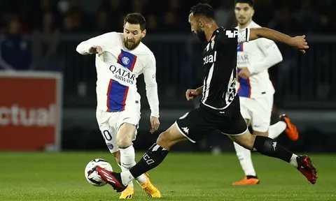 Thứ bóng đá thiên tài của Messi