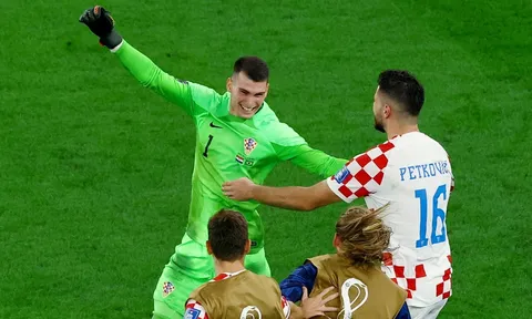 Thủ môn Croatia tiếp tục tỏa sáng ở loạt đá luân lưu