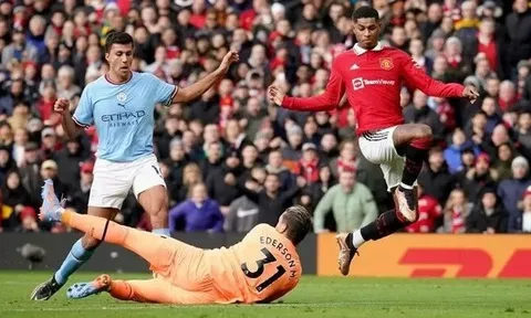 Thủ môn Man City mê tín chỉ mặc 1 chiếc quần lót suốt cả mùa