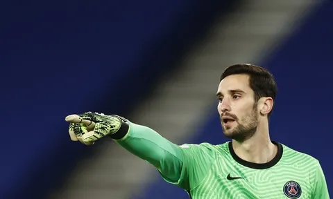 Thủ môn PSG nguy kịch vì bị ngựa đá