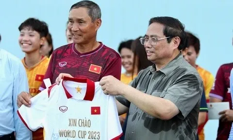 Thủ tướng gặp mặt động viên tuyển bóng đá nữ Việt Nam trước World Cup