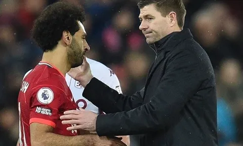 Thua 0-1, Gerrard bàn về khả năng cạnh tranh Premier League và Champions League của Liverpool