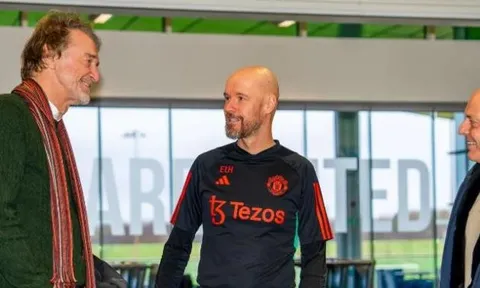 Thua Fulham, Sir Jim đã biết điều nên làm với Ten Hag