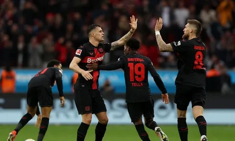 Leverkusen ngược dòng quá điên rồ, bỏ xa Bayern 13 điểm