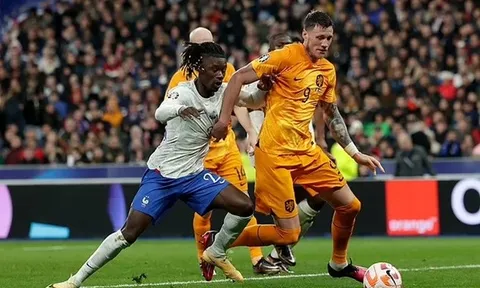 Thua tan nát, HLV Hà Lan cầu cứu ngôi sao Man Utd