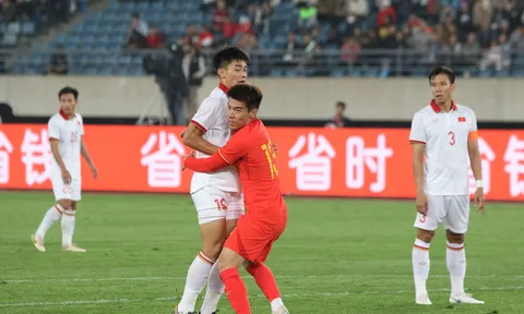 Thua Trung Quốc, tuyển Việt Nam nhận tin buồn từ FIFA