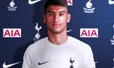 Tiền đạo 19 tuổi có thoát khỏi cái bóng Harry Kane?